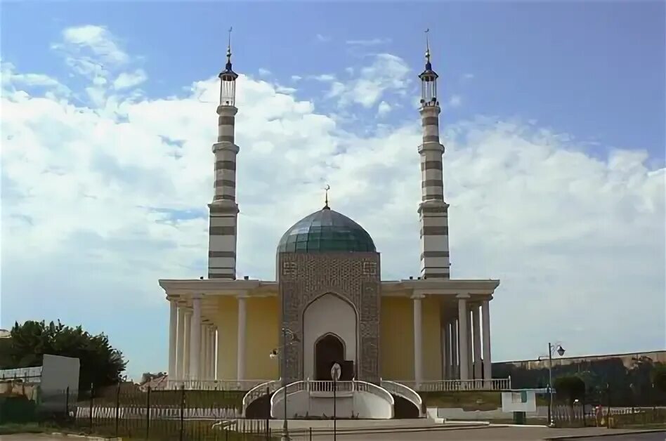Центральная мечеть уральска. Уральская областная центральная мечеть. Уральск казахстан. Мечеть в уральске казахстан. Мечеть в уральске казахстан.