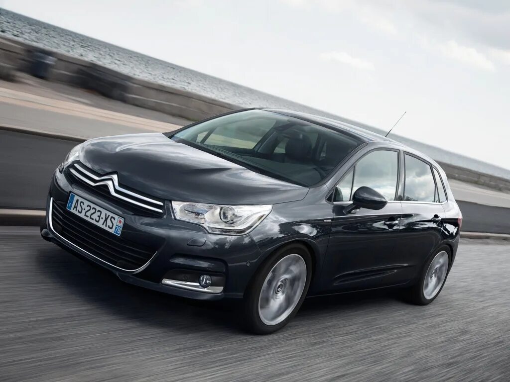 Поколения ситроен с4 хэтчбек. Citroën c4 хэтчбек. Ситроен c4 хэтчбек. Citroen c4 II. Citroen c4 2014 хэтчбек.