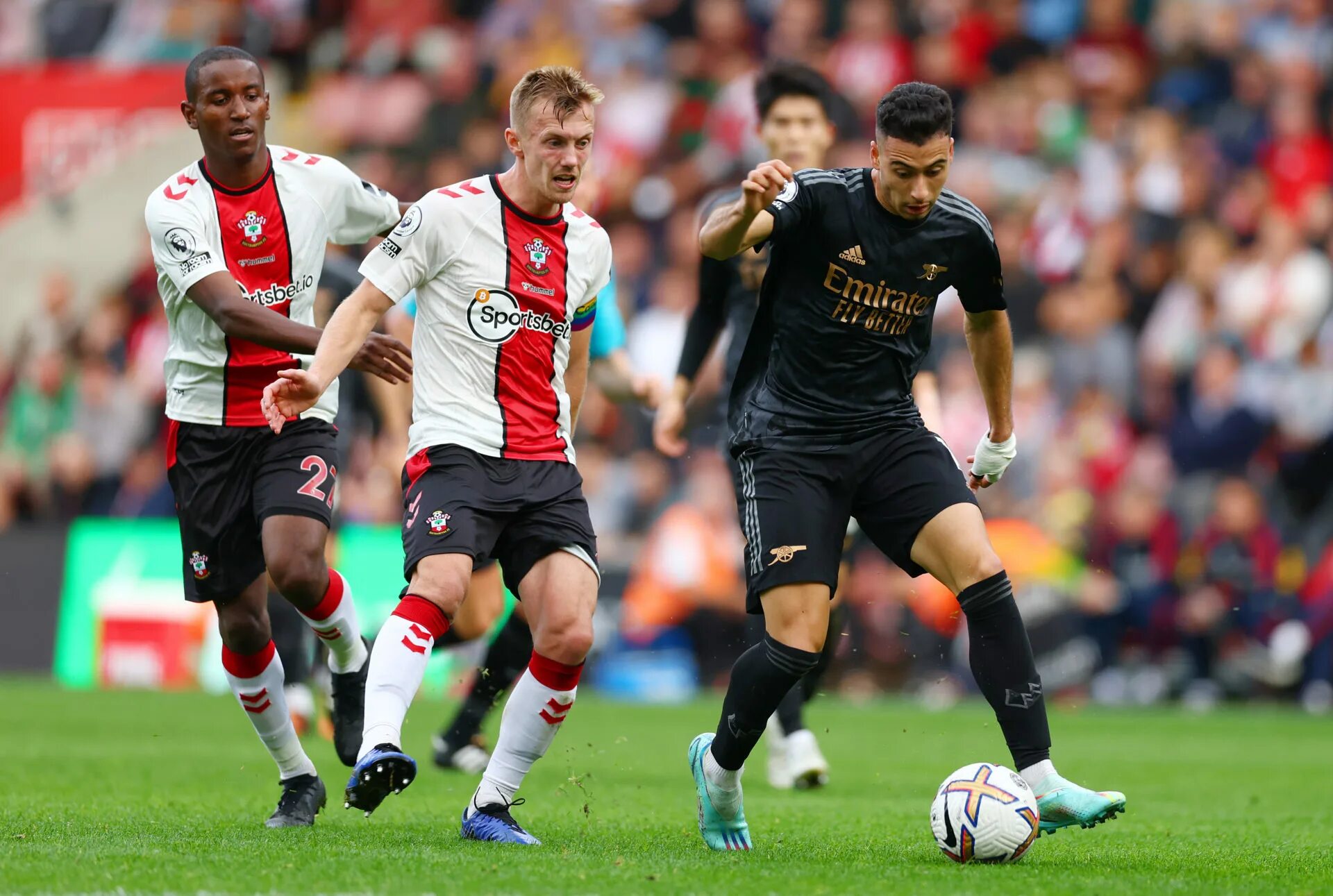 Арсенал Саутгемптон. Арсенал Лондон. Japan footballer on Southampton.