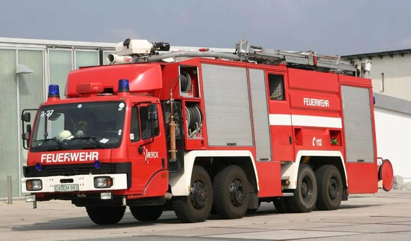 Rosenbauer пожарная машина. Пожарный КАМАЗ Розенбауэр. ЗИЛ Розенбауэр. Розенбауэр Мерседесы.