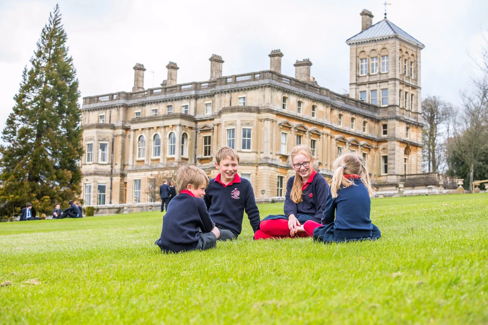 Everything english. Бординг школа в Англии. Private School школа Великобритании. Meadowbank школа в Англии. Школы Пансионы в Великобритании.