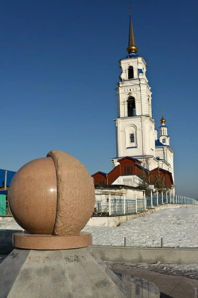 Город североуральск свердловской. Город североуральск свердловской области. североуральск достопримечательности. североуральск петропавловская церковь.