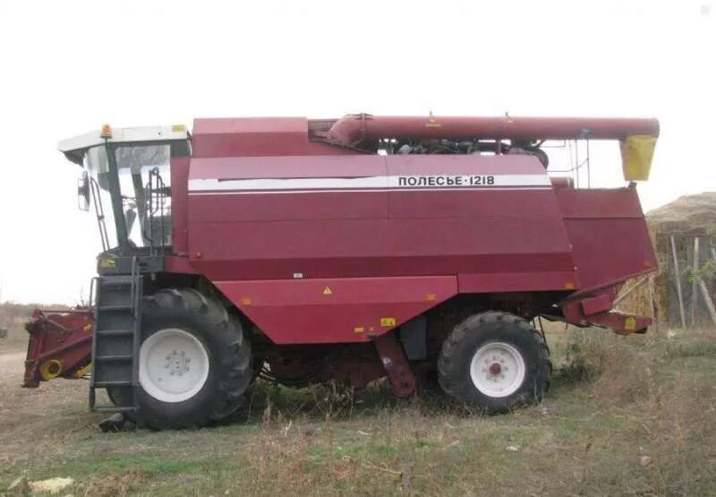 Кзс-1218 палессе gs12. Зерноуборочный комбайн полесье 1218. Комбайн палессе гс 12а1 про. Кзс 1218 палессе. Комбайн гомсельмаш gs 1218.