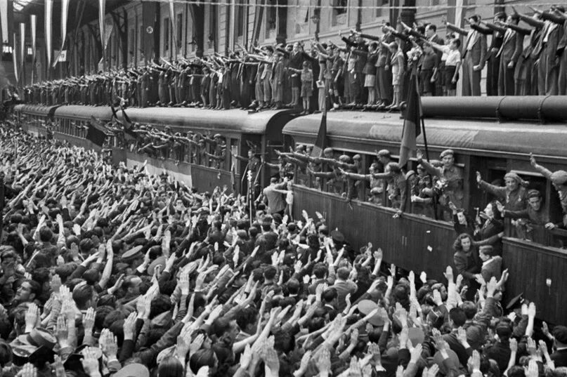 Военные театры второй мировой. Прощание с солдатами на вокзале 1941. Провожают на фронт. Проводы на фронт. Провожают на войну.