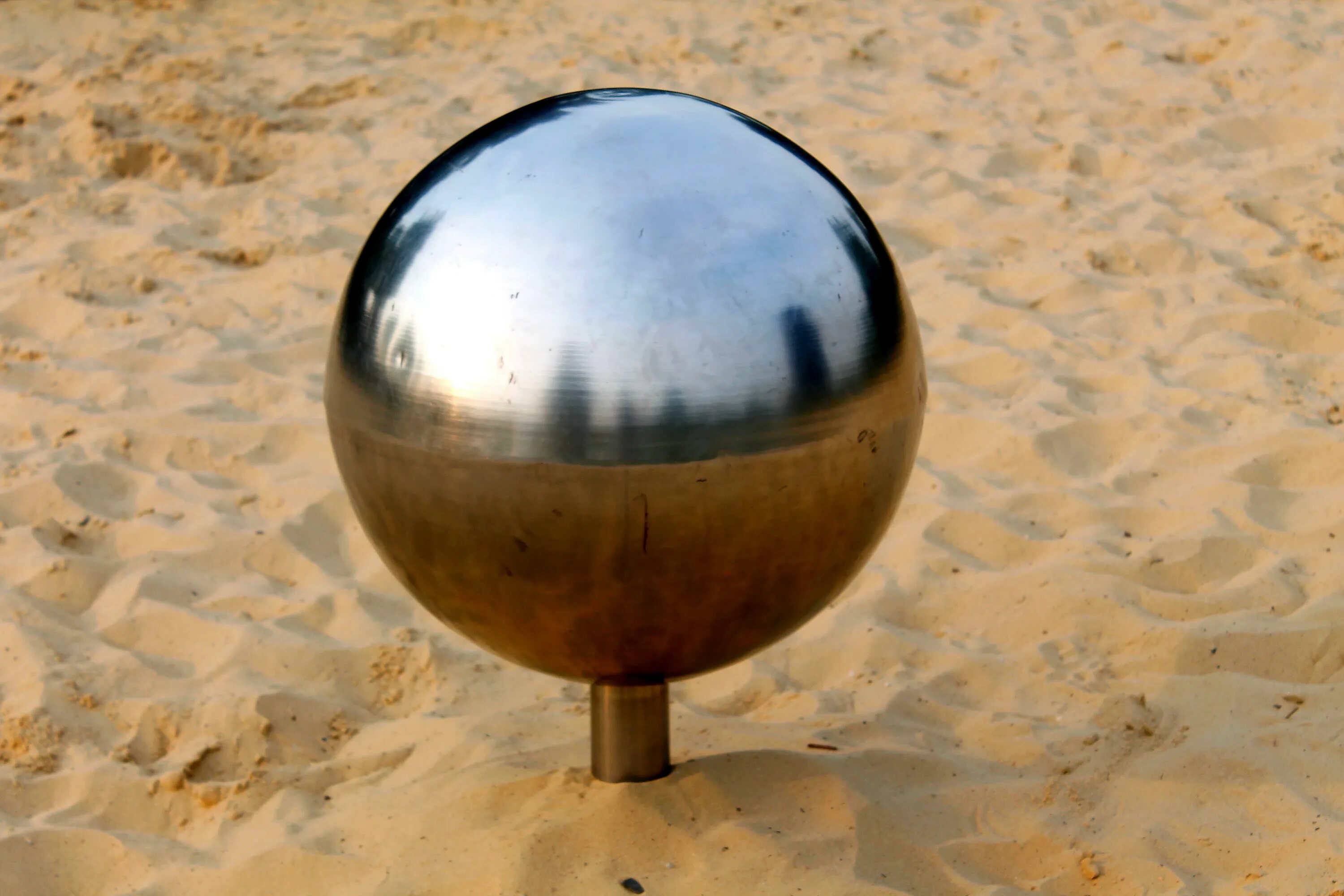 Металлический шарик. Железный шар. Металлические шары полированные. Металлическая сфера.