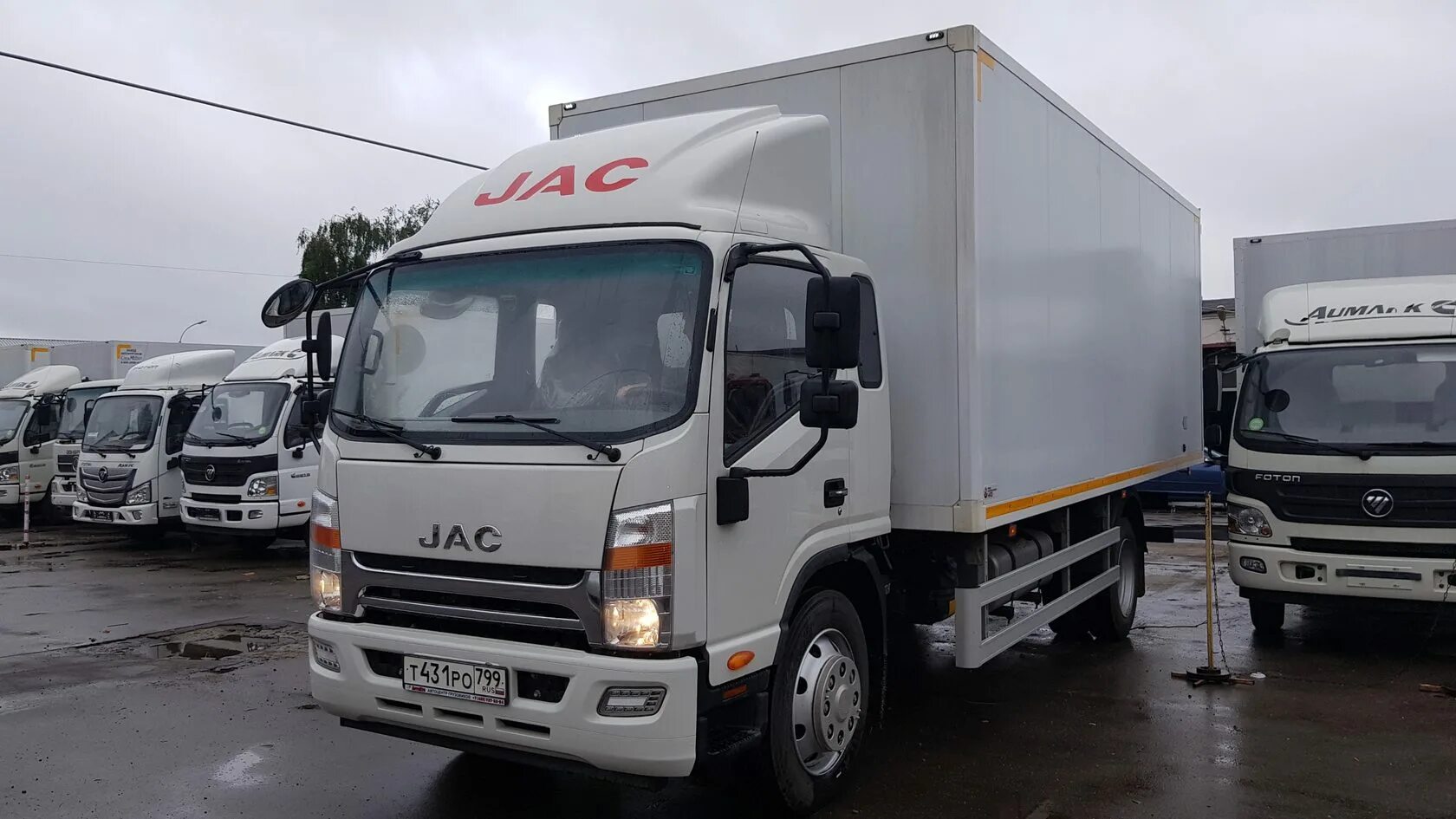 Jac фургон. JAC n120 фургон. JAC 120. 10т Джак 120. JAC n120 черный.