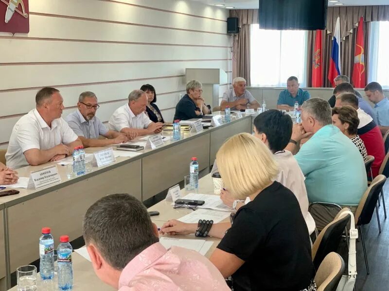 Депутаты от партии. Бондаренко ачинск. фото депутатов. ачинск городской совет депутатов здание. депутаты ачинска.