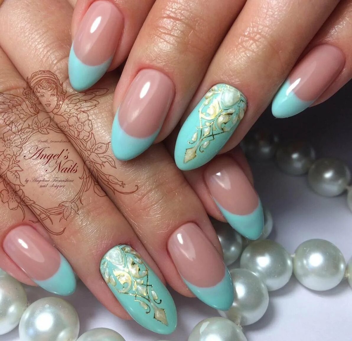 бирюзовый френч на ногтях