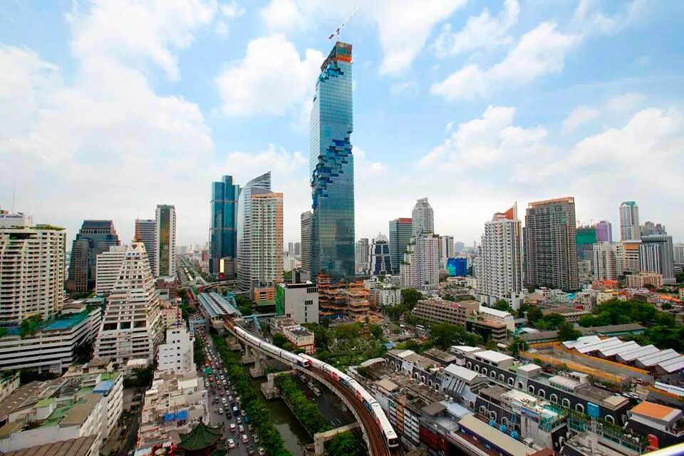 MAHANAKHON В Бангкоке. Башня Маханакхон. Здание Маханакхон Бангкок. Тайланд Бангкок небоскребы.