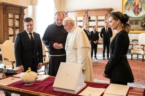 Я сделала предложение папе римскому