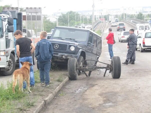 Вырвало мост. Вырвало мост. Задняя балка отпала ваз 2114. Ваз 2107 с оторванным задним мостом. Отвалился мост.