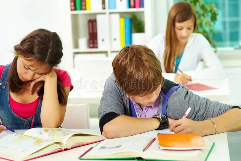 Students does or do. Student doing homework. teaching writing. students doing lesson. what is role-play in teaching?.
