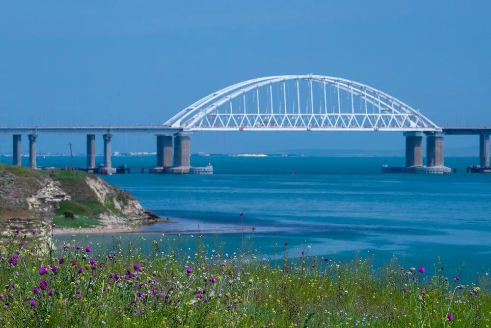 Керчь мост. Крымский мост Эстетика. Мост в Керчи. Крымский мост Крым.