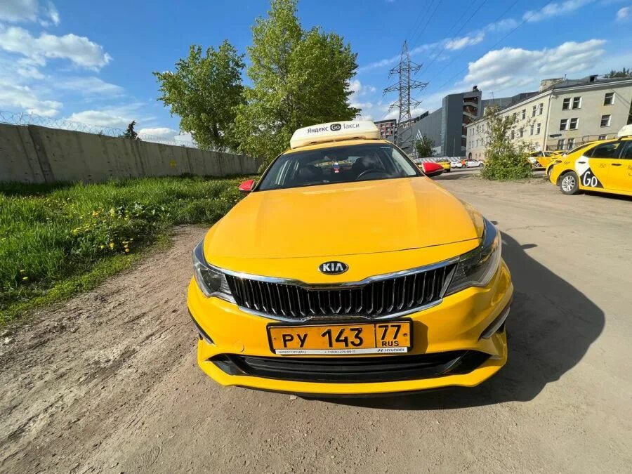 Такси комфорт класса. Киа оптима комфорт плюс. Такси комфорт машины. Такси комфорт плюс москва. Kia optima 2019.