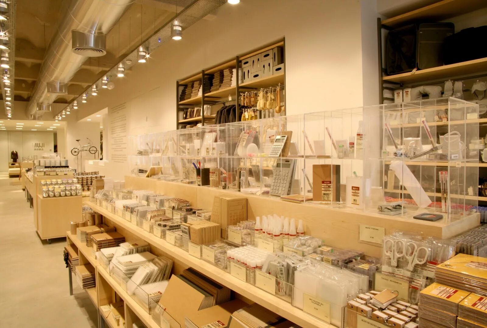 Muji. Японский бренд muji. японский магазин muji. muji в россии. muji в москве.