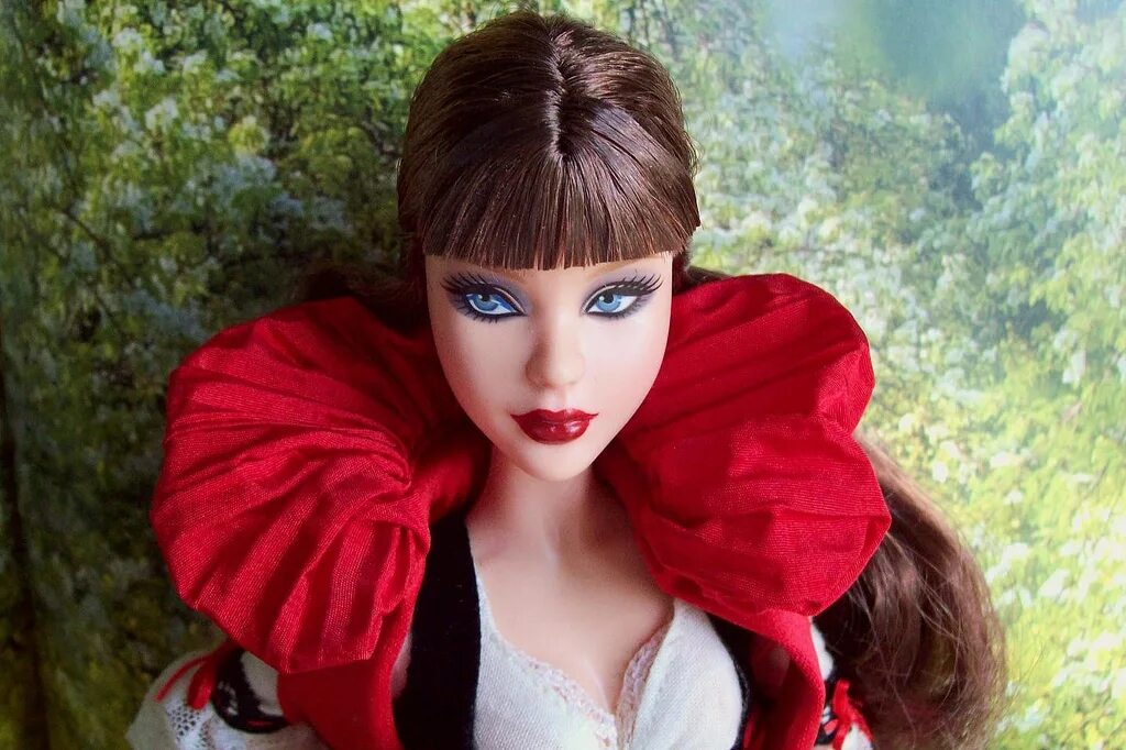 Alice buy. Барби красная шапочка. Молд Барби. Кукла красная шапочка Барби.