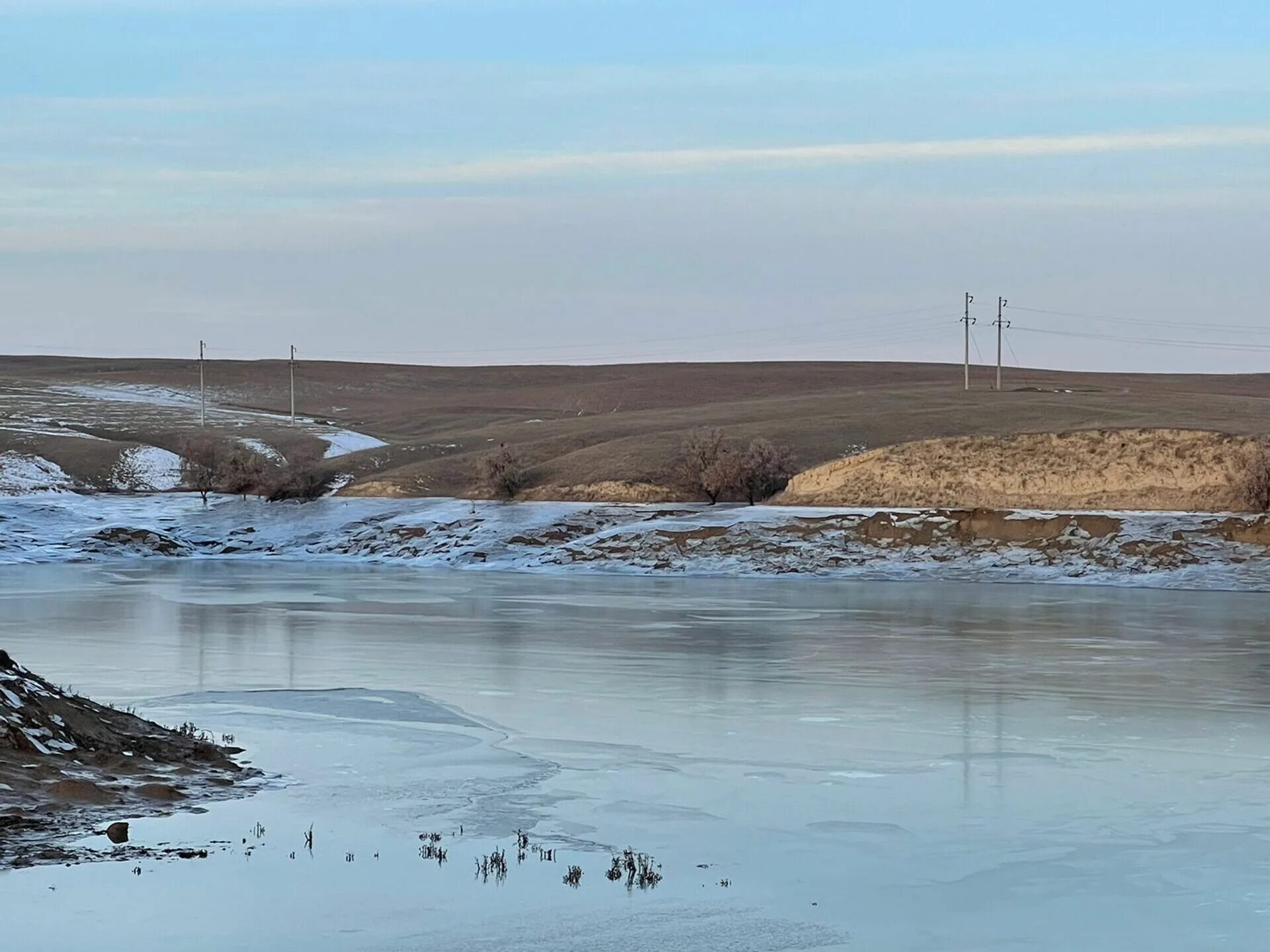 Дамба в казахстане прорыв 2025. Жезказган кенгирское водохранилище. прорыв дамбы в алматинской обл. водохранилище алматинской области. топарское водохранилище.