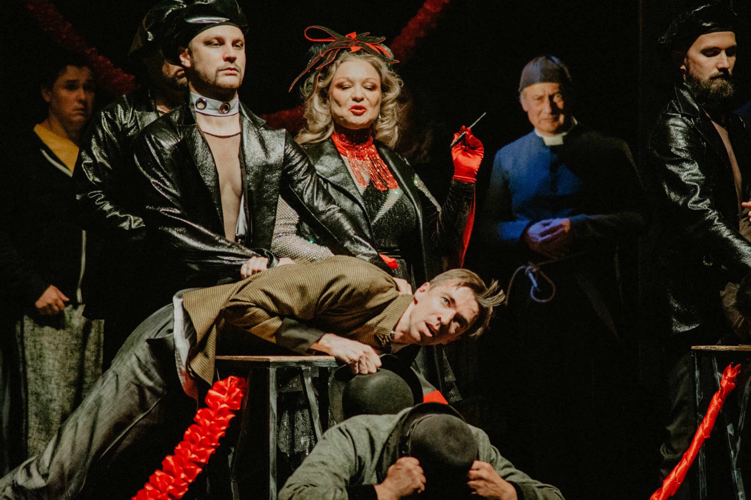 Спектакль тамбов билеты. Визит дамы театр качалова. визит дамы омский драмтеатр. визит дамы спектакль омск.