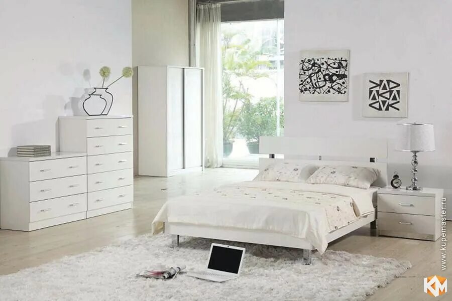 Мебель спальни белый цвет. Спальный гарнитур Panda White Polywood. Белая спальня. Белая мебель в интерьере. Спальня с белой мебелью.