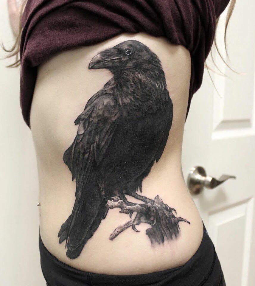 Тату воров. Татуировка ворон. Черный ворон тату. Черный ворон тату. Тату ворона.