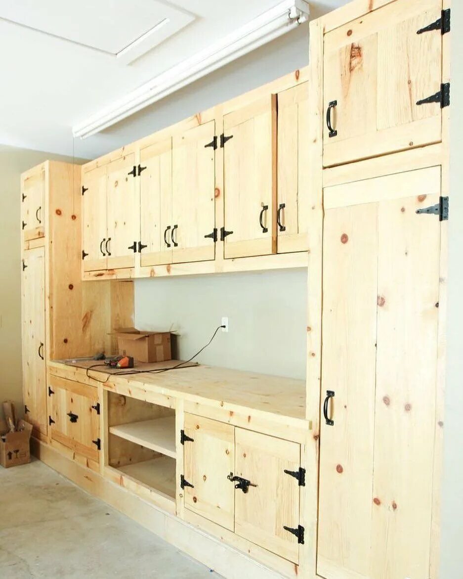 Сделать кухню дома своими руками. Самодельная кухня. Самодельный кухонный гарнитур. Кухонные шкафы из дерева. Кухня самодельная деревянная.