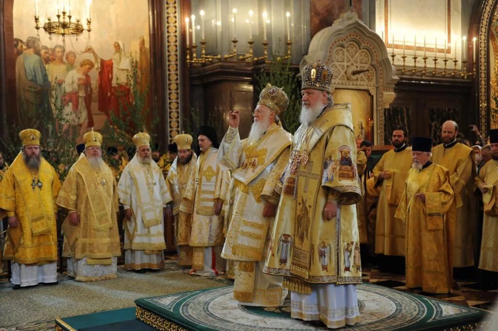Духовенство это. Высшее духовенство. Высшее духовенство в православной церкви. Высших иерархов церкви. Церковнослужители.