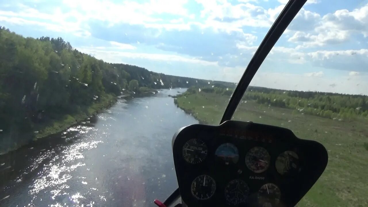 Вертолеты над железногорским водохранилищем. Вертолеты над киевским водохранилищем. Видео полет на вертолете Карелия. Вертолёт над Орехово Зуево. Колпашево Пески.