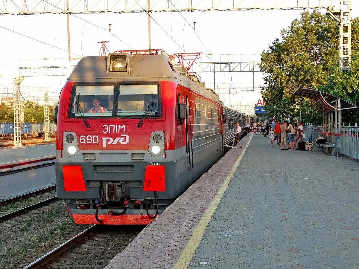 Будут ли дополнительные поезда в анапу. РЖД Северо Кавказская железная дорога. Ласточка ЖД вокзал Анапа. Паровоз на станции Анапа. Железная дорога Адлер Анапа.