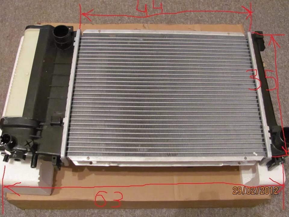 Радиатор бмв е36. Радиатор на БМВ е36 м50. Радиатор БМВ е36 2,5. Радиатор охлаждения на БМВ е34 м50. Радиатор БМВ е34 м50б20.