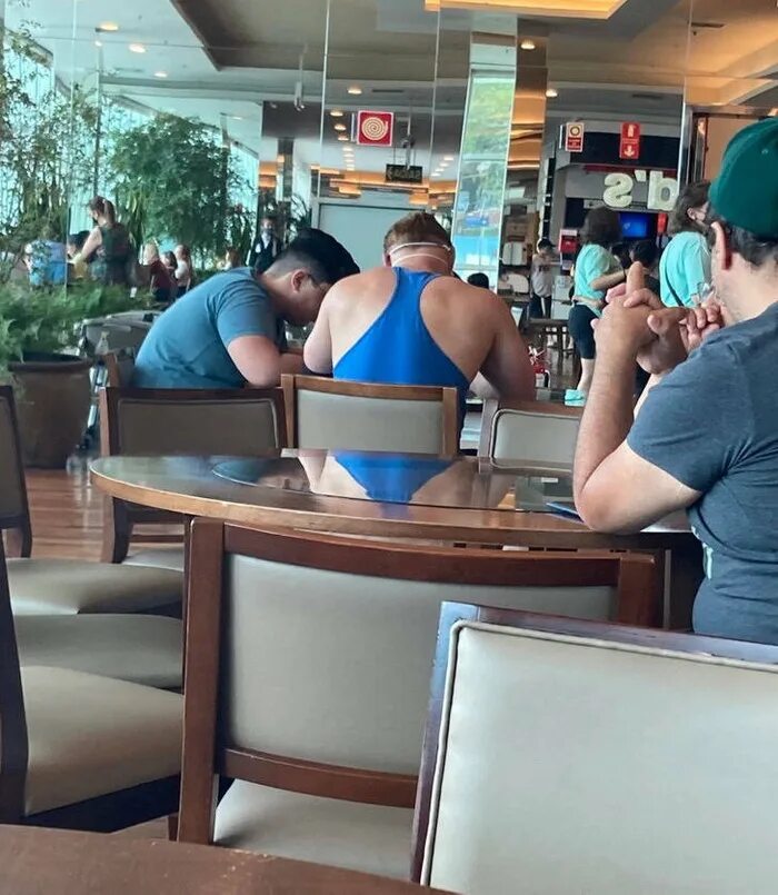 случайные фотографии. кажется показалось. случайные фото людей. случайные фотографии смешные. картинки показалось.