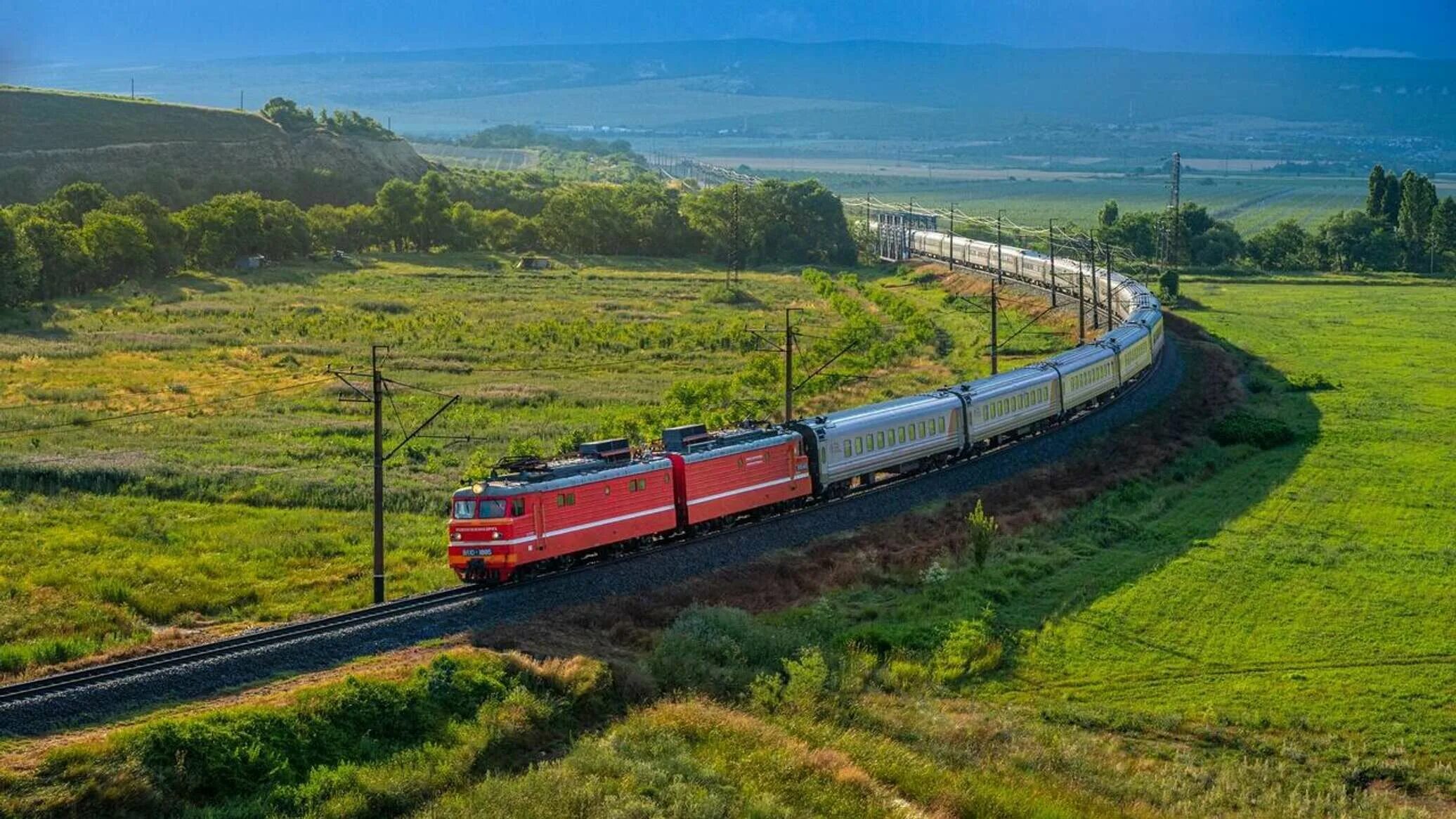 Поезд Таврия Феодосия вокзал. КЖД Крымская железная дорога. Крымский Вояж поезд. Таврия поезд Крым. Билеты на поезд в крым таврия