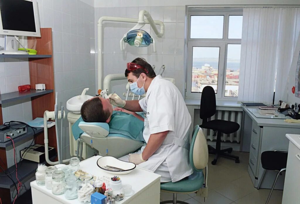 Врачи стоматологии рейтинг. Частная стоматология. Стоматологический кабинет. Кабинет стоматолога. Кабинет стоматолога в поликлинике.