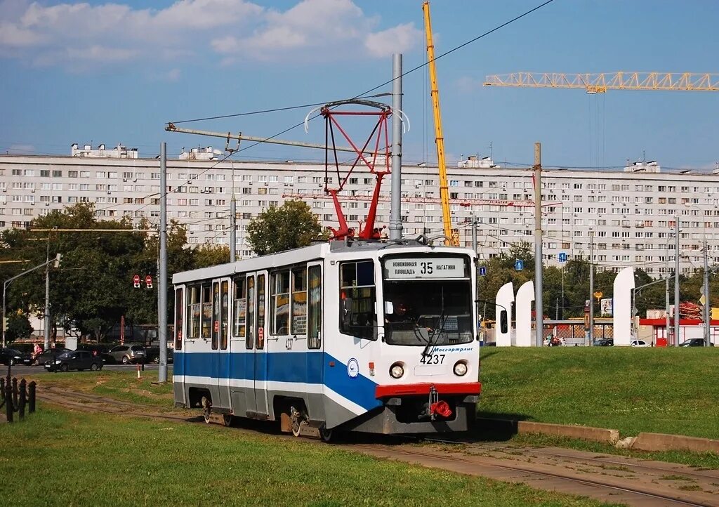 Маршрут трамвая номер москве. Трамвай 71 608км Москва. Трамвай 35 Москва. Трамвай 71-608км Саратов. 71-608км Москва пантограф.