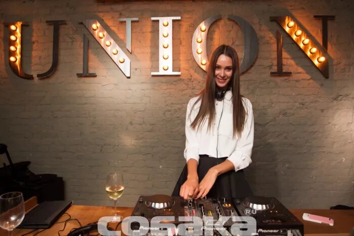 Self made логотип. Оля слово стилист. Дж королева ольга. Self made studio. Оля слово стилист.