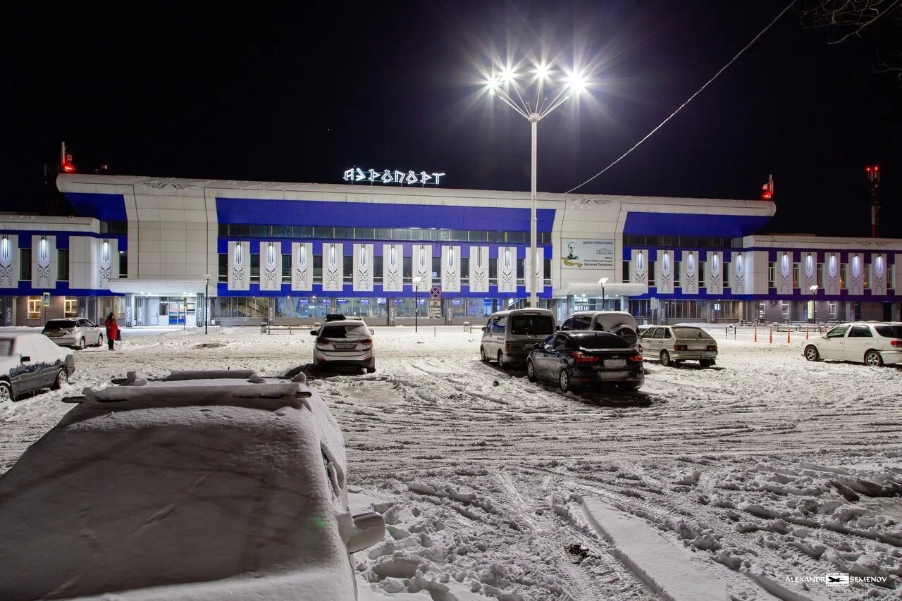 Аэропорт Абакан. Международный аэропорт Абакан имени в.г. Тихонова. Аэропорт Абакан фото. Новый терминал аэропорта Абакан. Аэропорт абакан прилет