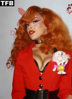 Doja Cat Displays Her Tits as Miss Bellum at the Halloween Party in Bel Air...