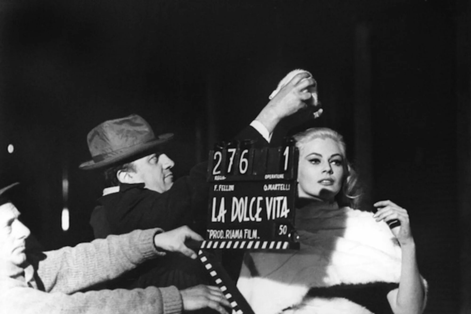 Сладкая жизнь 1960. Сладкая жизнь / la dolce vita (1960). Дольче феллини. Сладкая жизнь 1960. Дольче феллини.