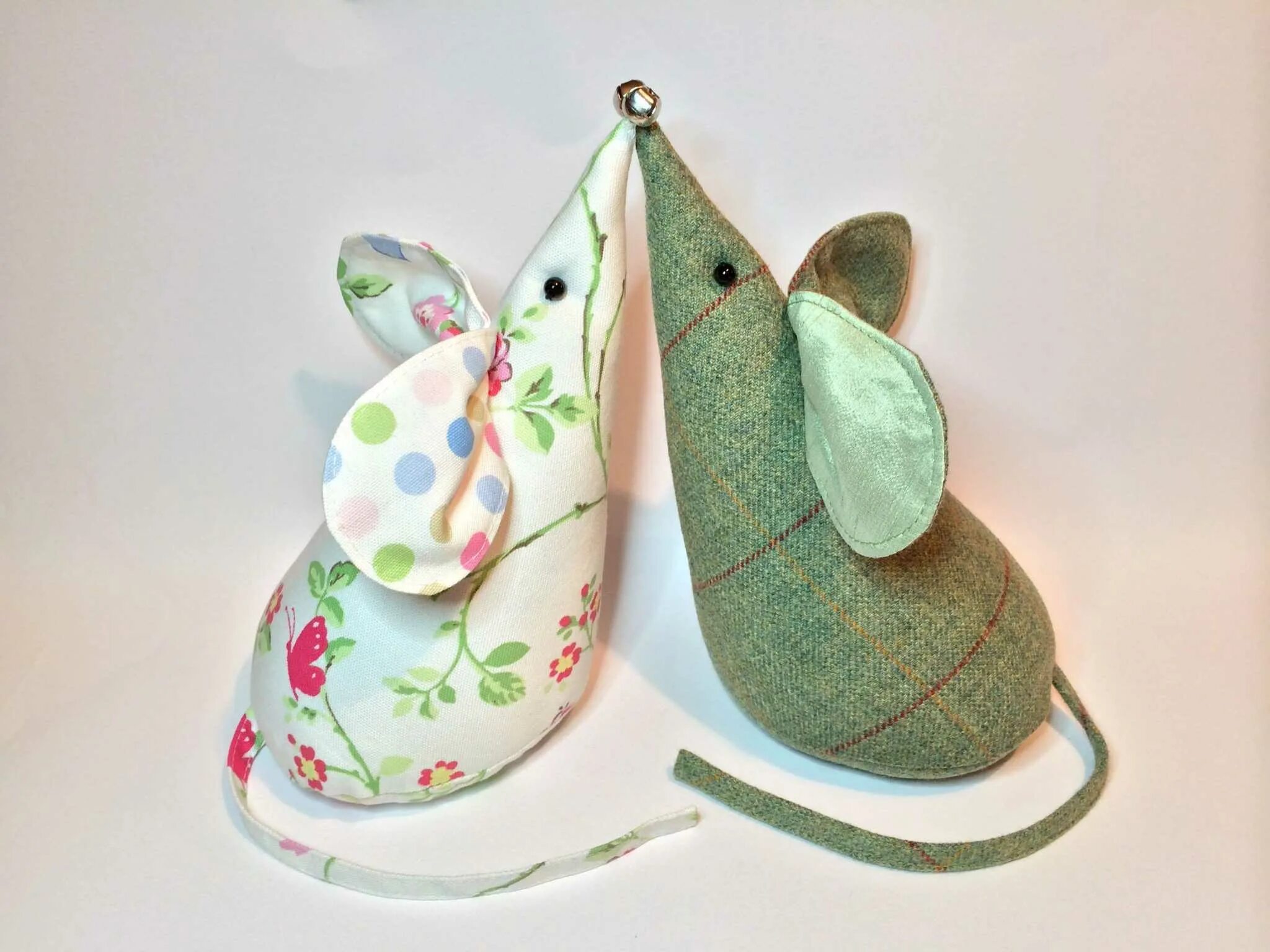 мышь тканевая. сшить игрушку мышь. мягкая игрушка мышь. игрушка мышка из ткани. мышь из ткани.