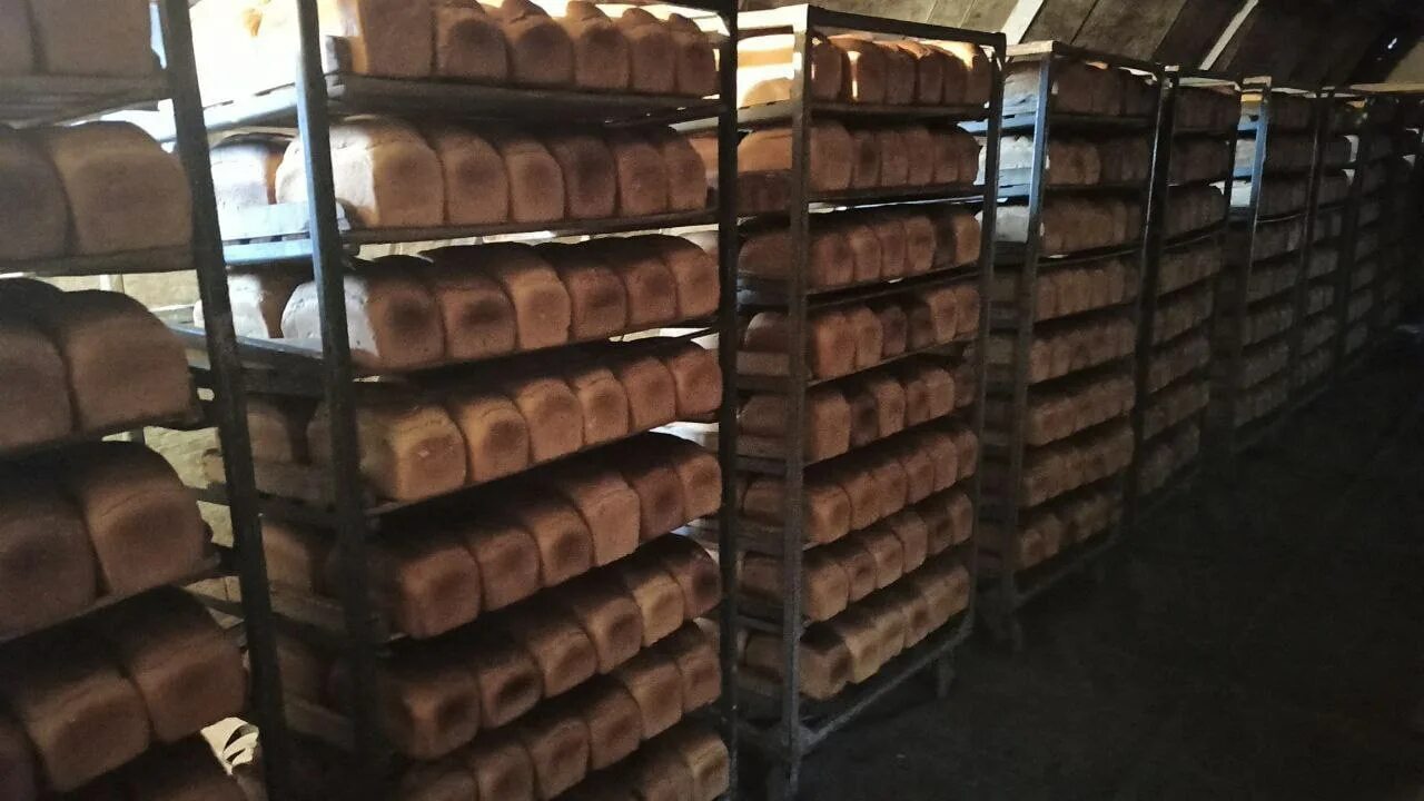Пекарня курбатовский хлеб. Первый хлебозавод калининград. 426 хлебозавод мо. Тонна хлеба. 1 тонна хлеба.