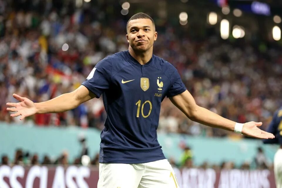 World Cup final Emotional moment Mbappe heart broken - YouTube