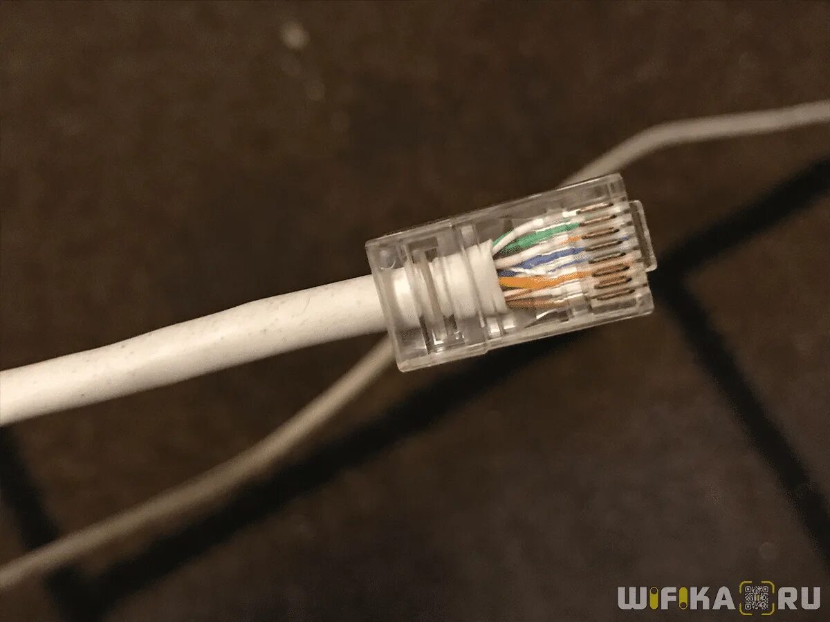 Интернет по 8 жилам. Соединение витой пары с коннектором RJ-45. Обжать сетевой кабель 8 жил. Обжим восьмижильного кабеля красный кабель. Восьмижильная витая пара.