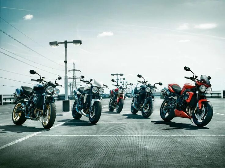 Mv agusta rush 1000. Фотка где мотоцикл. Фотка где мотоцикл. Гоночный мотоцикл. Спортивный мотоцикл с пассажиром.