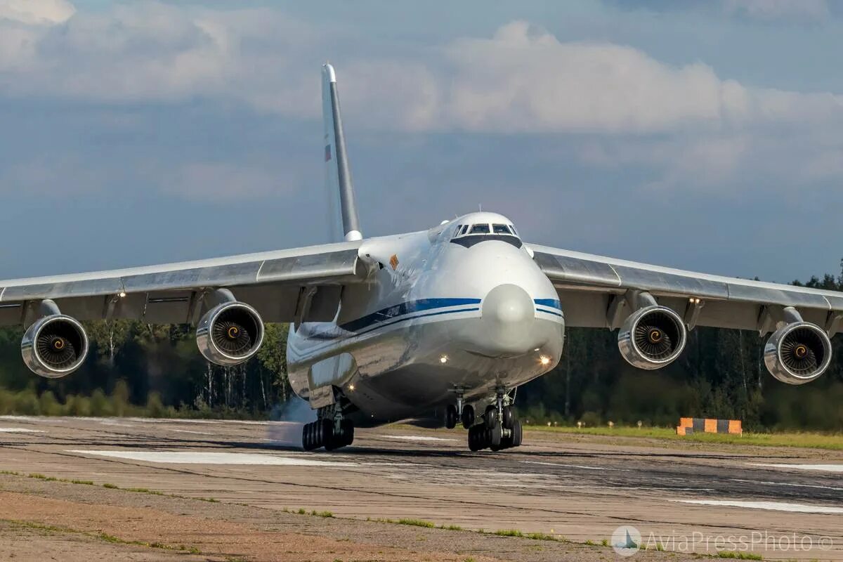 Первые грузовые самолеты. АН 124 100.