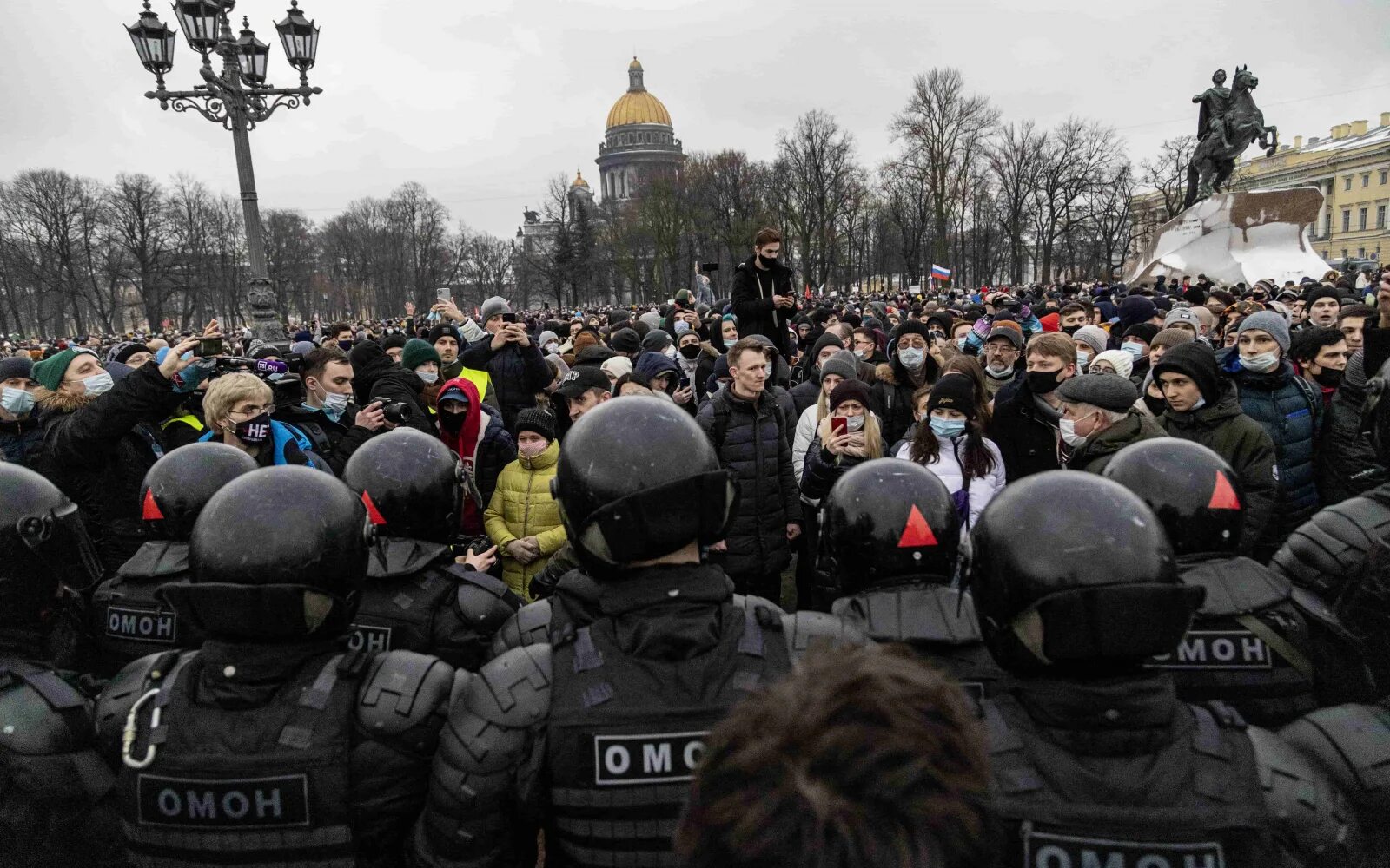 Петербург митинг навальный. Петербург антивоенная демонстрация. Протесты в Петербурге. Военные протесты. Беспорядки в Санкт-Петербурге.