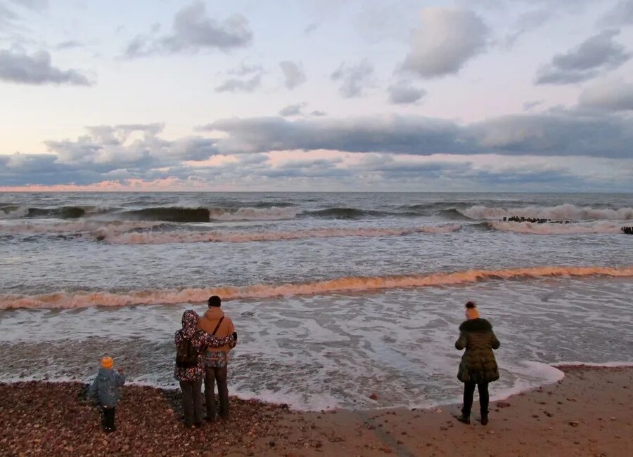 Самая точная погода в зеленоградске. Море апрель Зеленоградск. Зеленоградск население 2022. Зеленоградск в апреле. Зеленоградск в апреле фото.