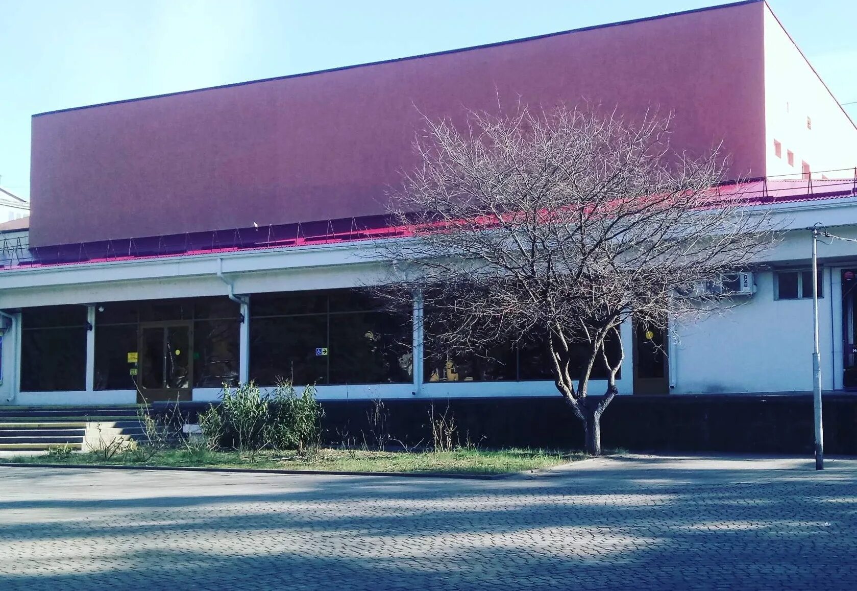 Концерт брызги шампанского. Камерный театр туапсе. Брызги шампанского концерт 5 апреля. Тюз туапсе официальный сайт. Тюз туапсе зал.