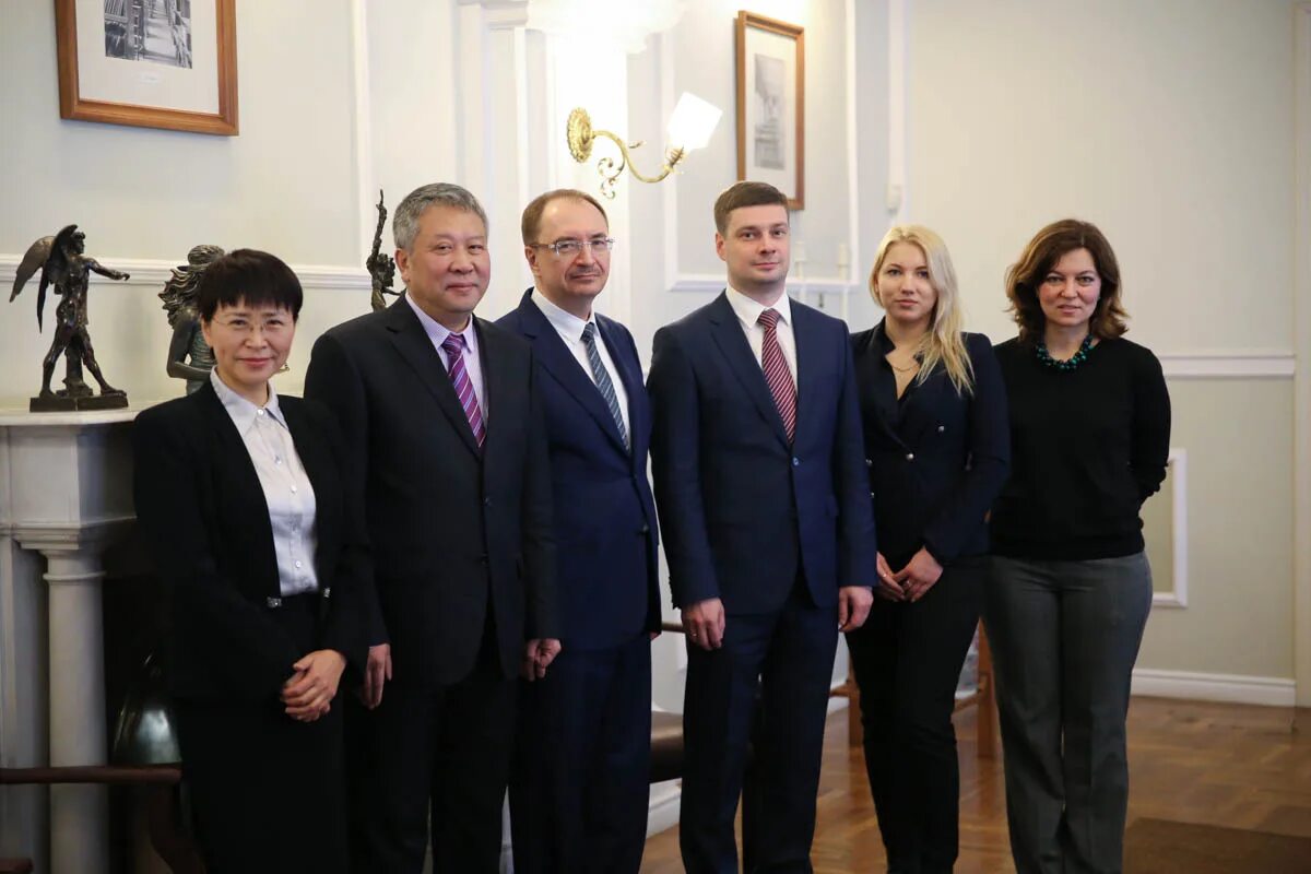 Преподаватели юридического факультета спбгу. Спбгу факультет востоковедения. Спбгу факультет востоковедения. Питер спбгу востоковедение. Институт истории спбгу преподаватели.