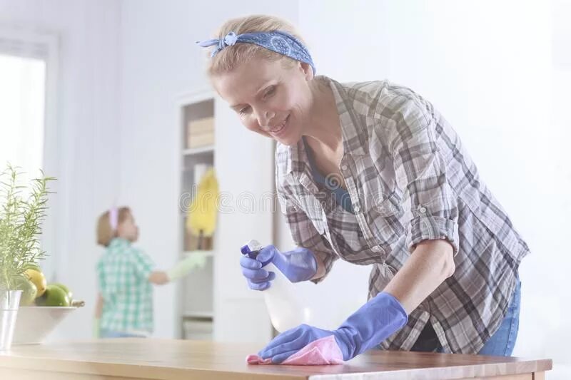 Do the dusting. Вытирать пыль сток. wiping the table. do the dusting картинки. dusting the table.