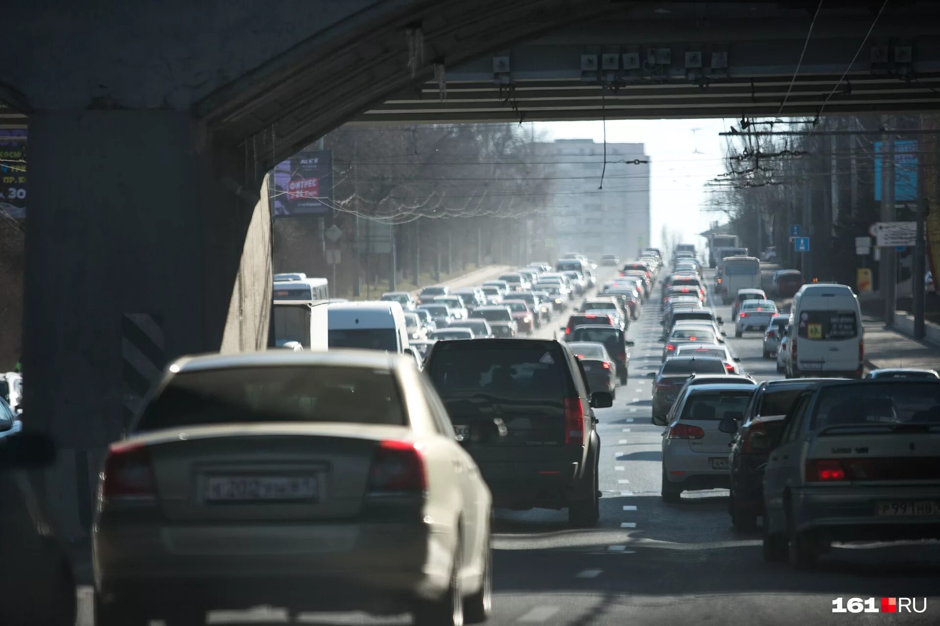 Шумно в ростове. Ростовские таксисты ваз 2110. Площадь стачек ростов. Пробки ростов. Ростов на дону затопило.