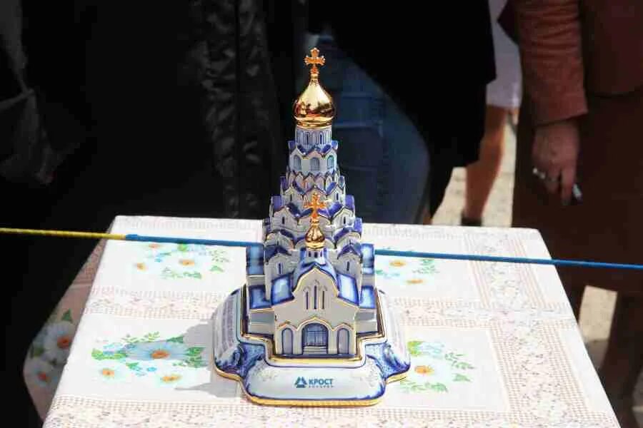 Храм новомучеников и исповедников в строгино расписание. Храмы кроста москвы. храм строгино новомучеников детский рисунок.